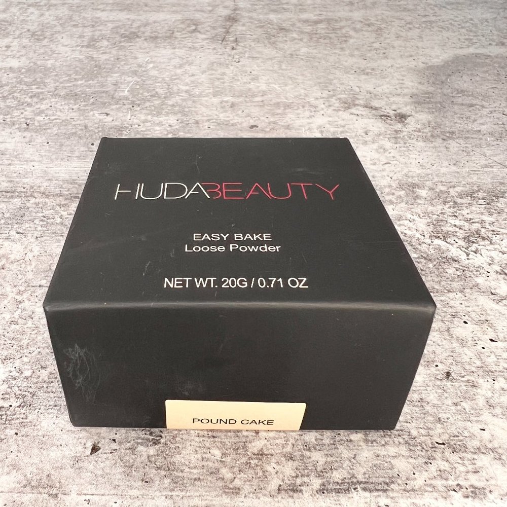 HUDA BEAUTY EASY BAKE LOOSE POWDER in POUND CAKE
